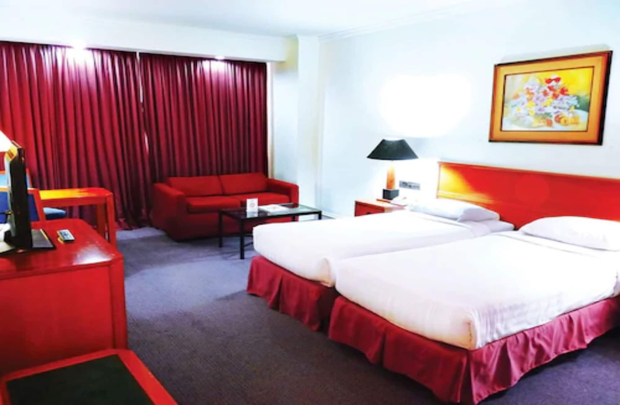 Surabaya Suites Hotel Powered By Archipelago Ngoại thất bức ảnh